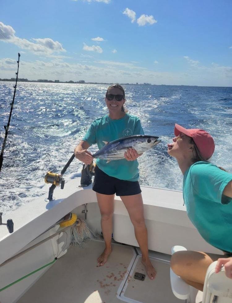 holding_barracuda_kiss